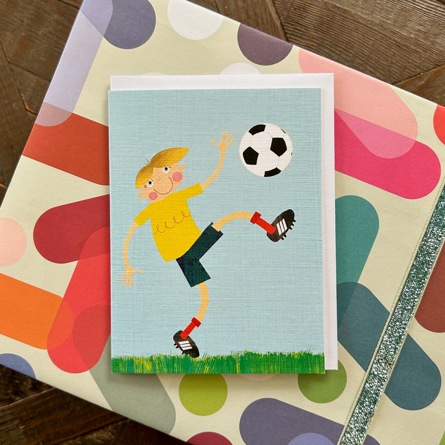 KTW37 mini footballer greetings card