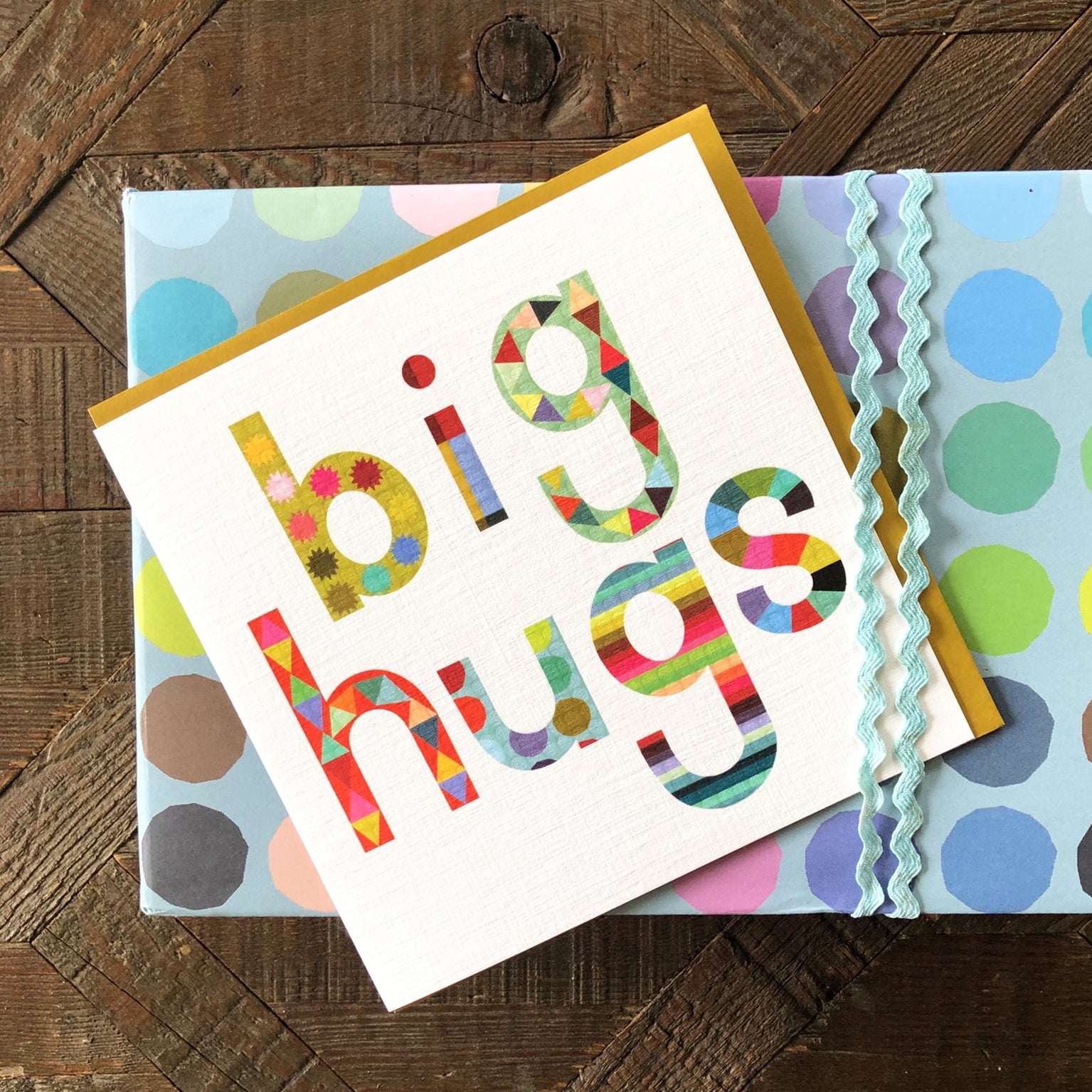 WD11 glossy big hugs card