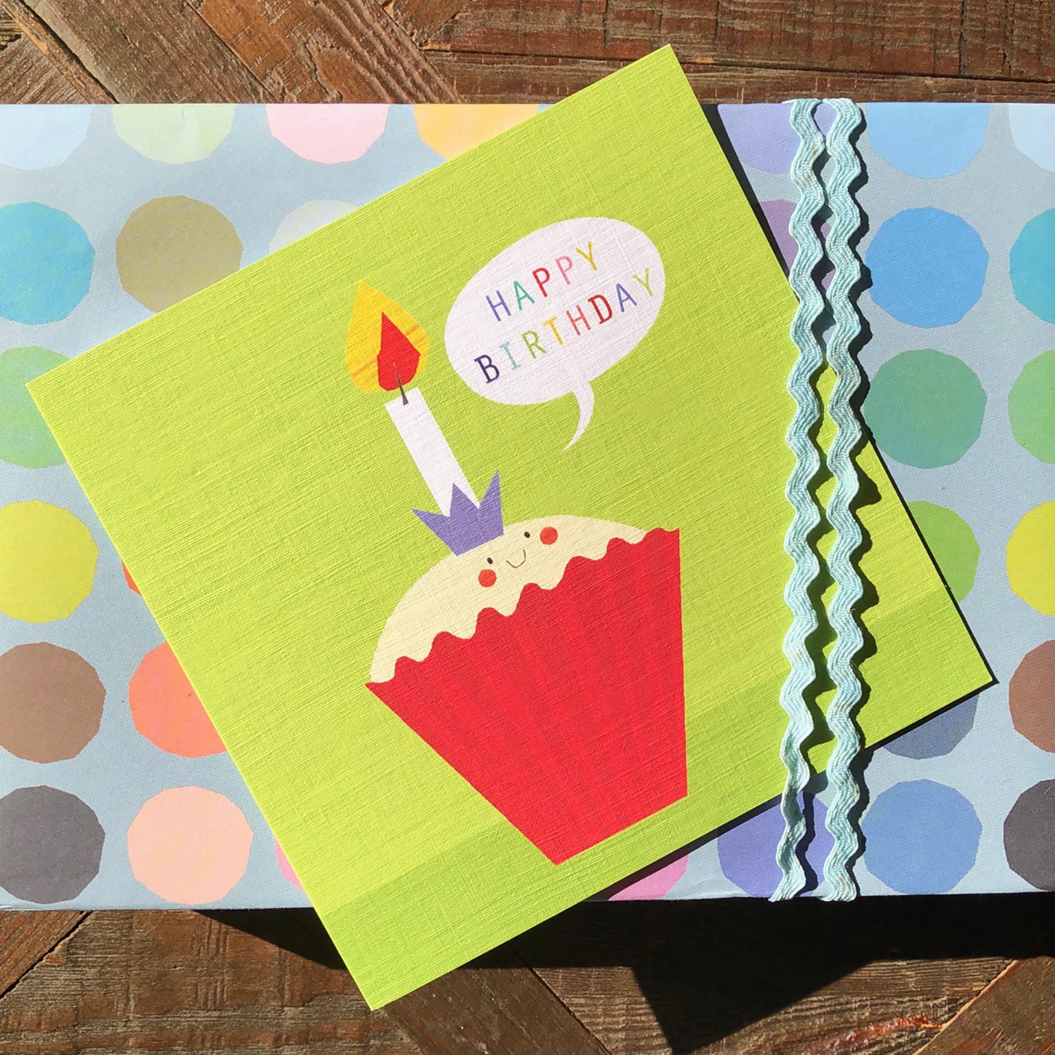 WO39 happy birthday cupcake card