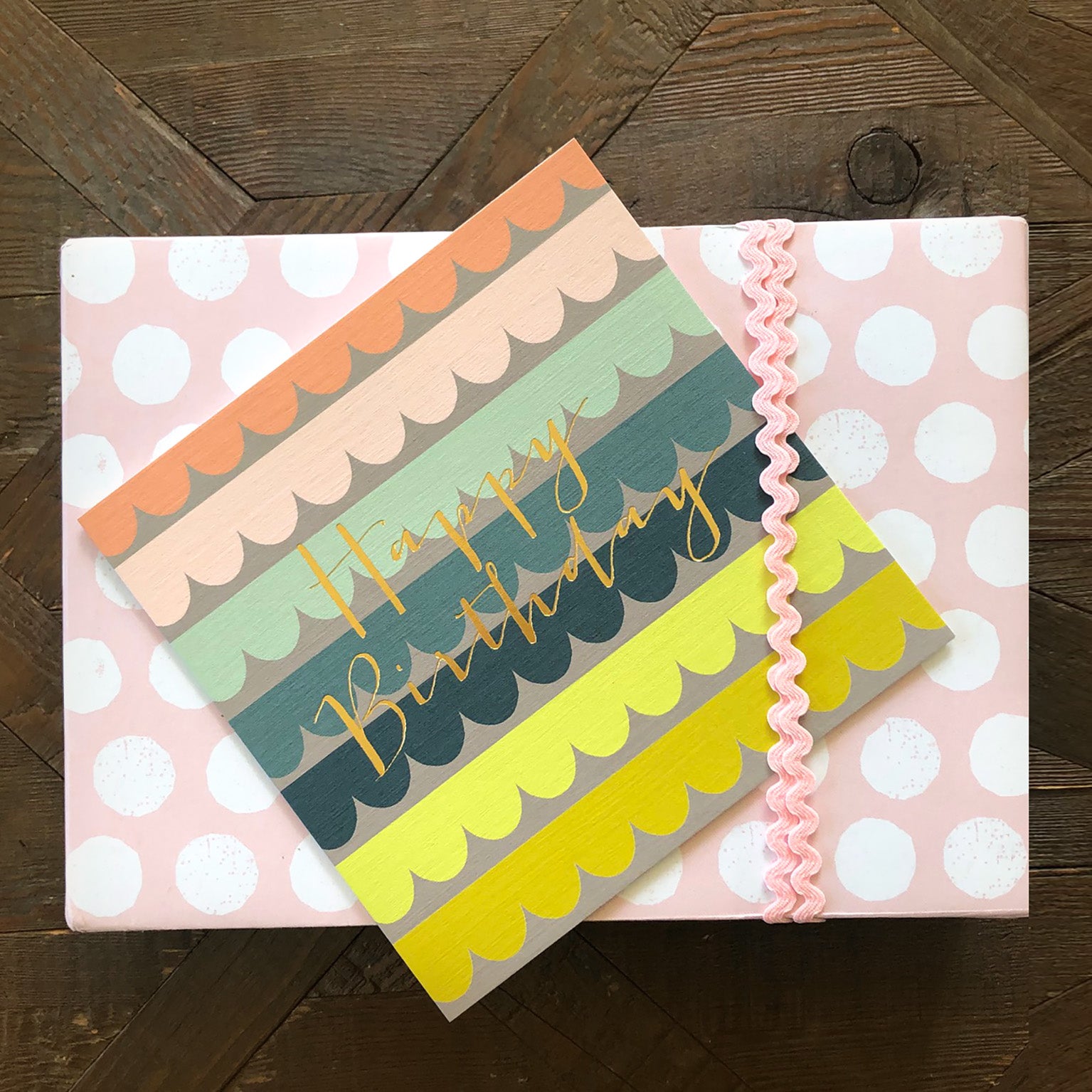 WO43 gold foiled scallop birthday card