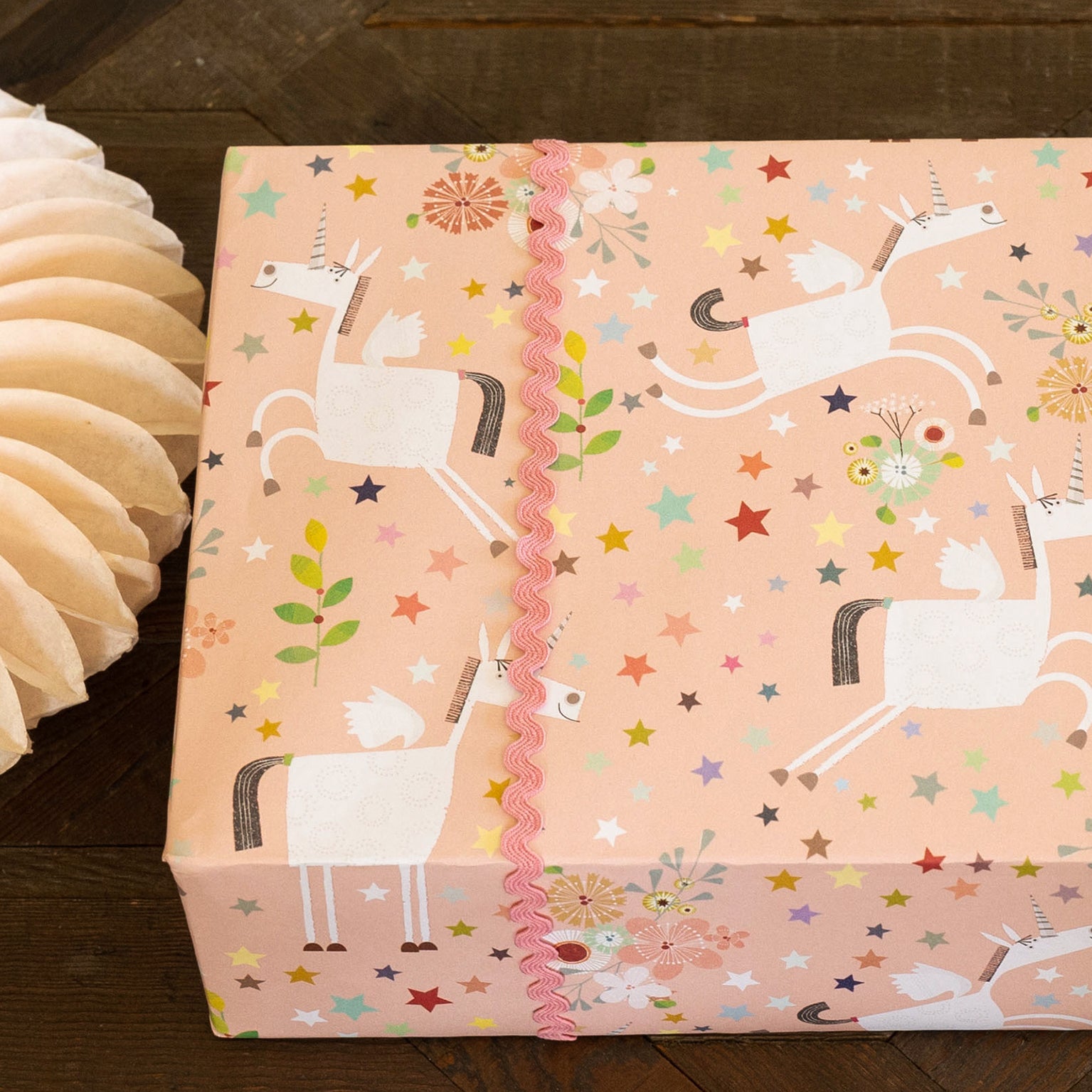 WP104 unicorn wrapping paper