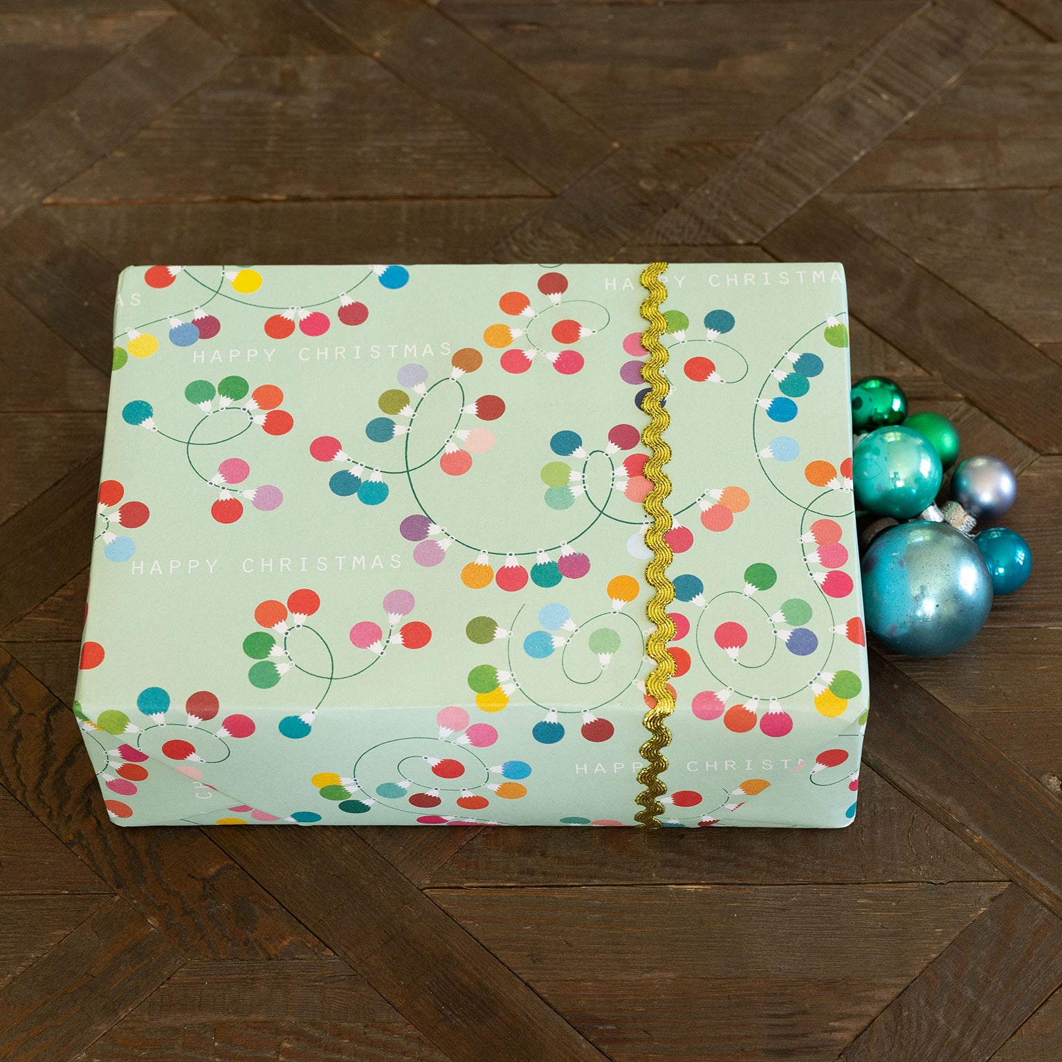 WP108 baubles wrapping paper