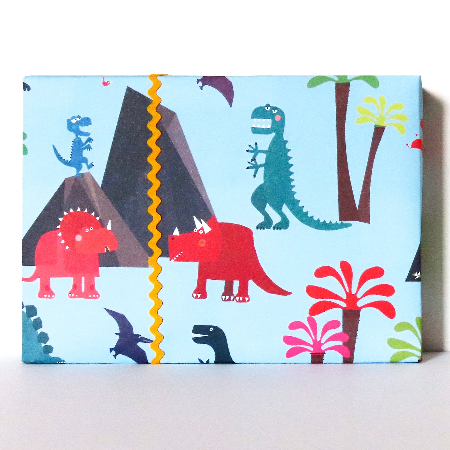 WP45 dinosaurs wrapping paper