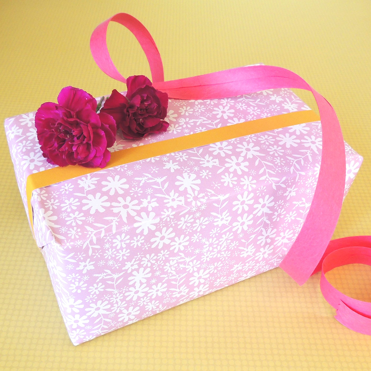 WP75 raspberry ditzy wrapping paper