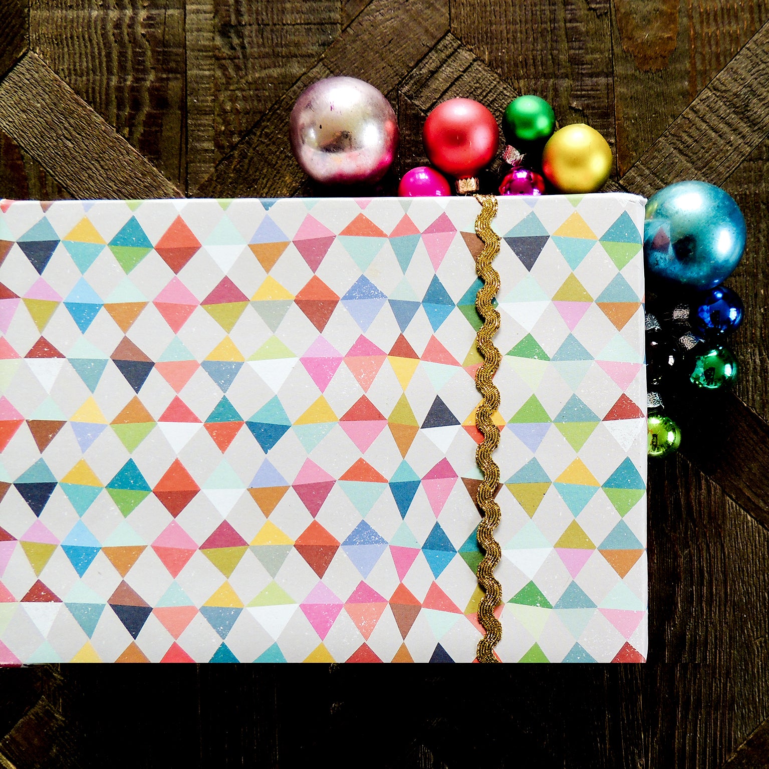 WP97 diamonds wrapping paper