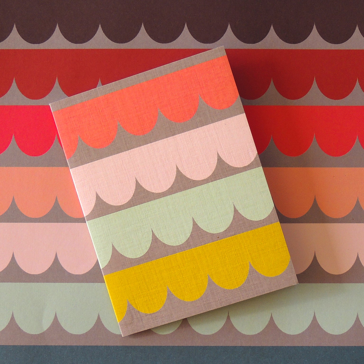 WP109 scallop wrapping paper