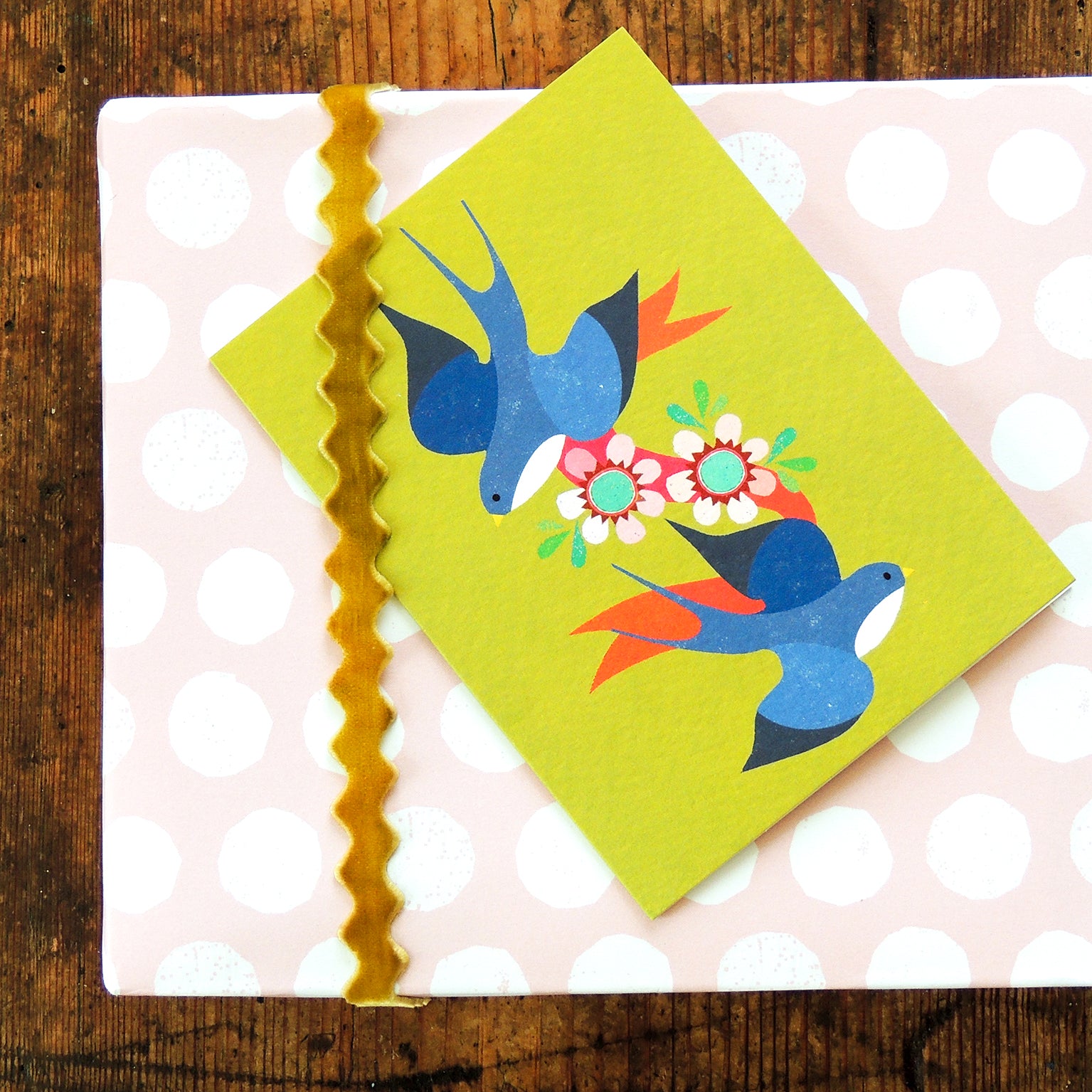 TW37 mini swallows greetings card