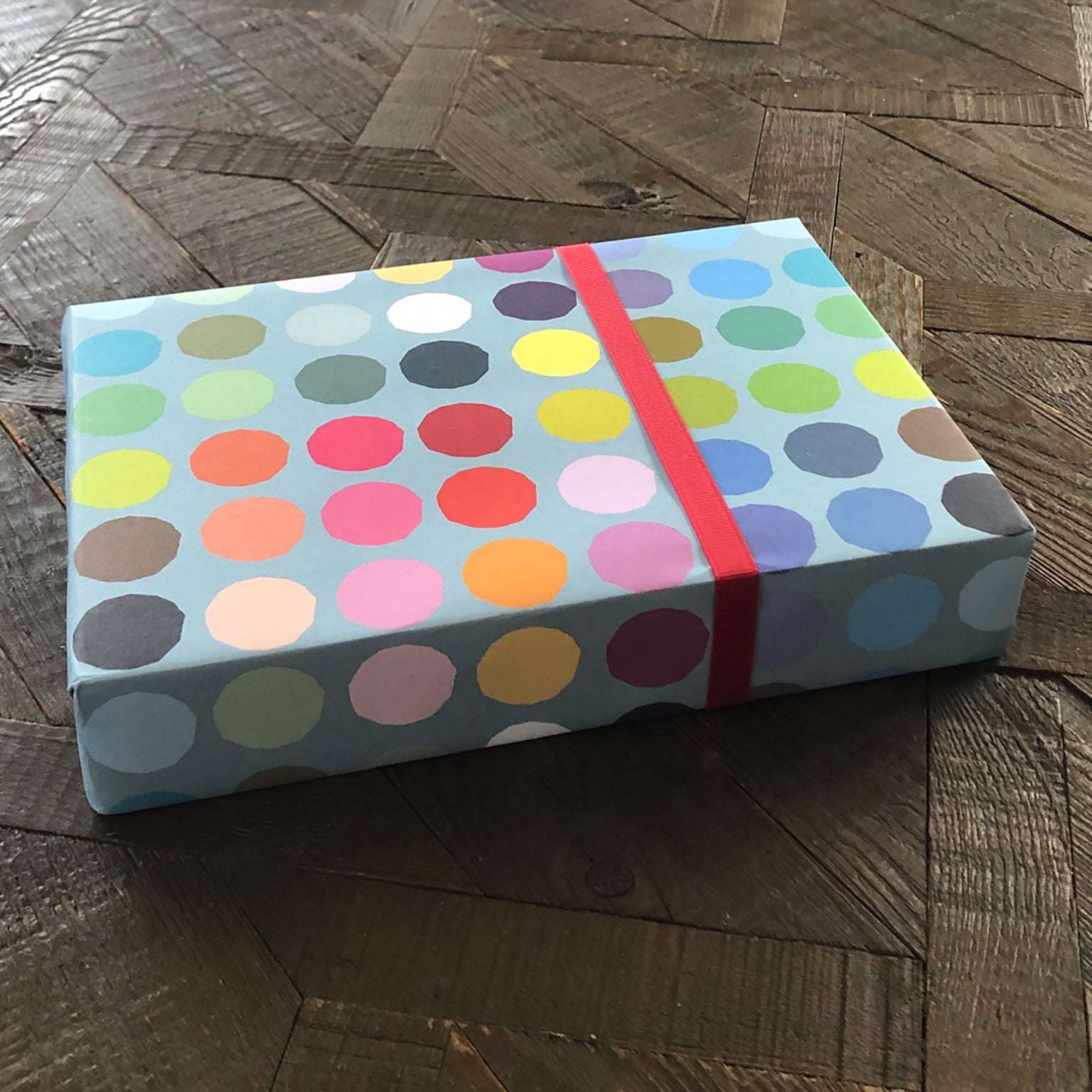 WP12 spots and dots wrapping paper